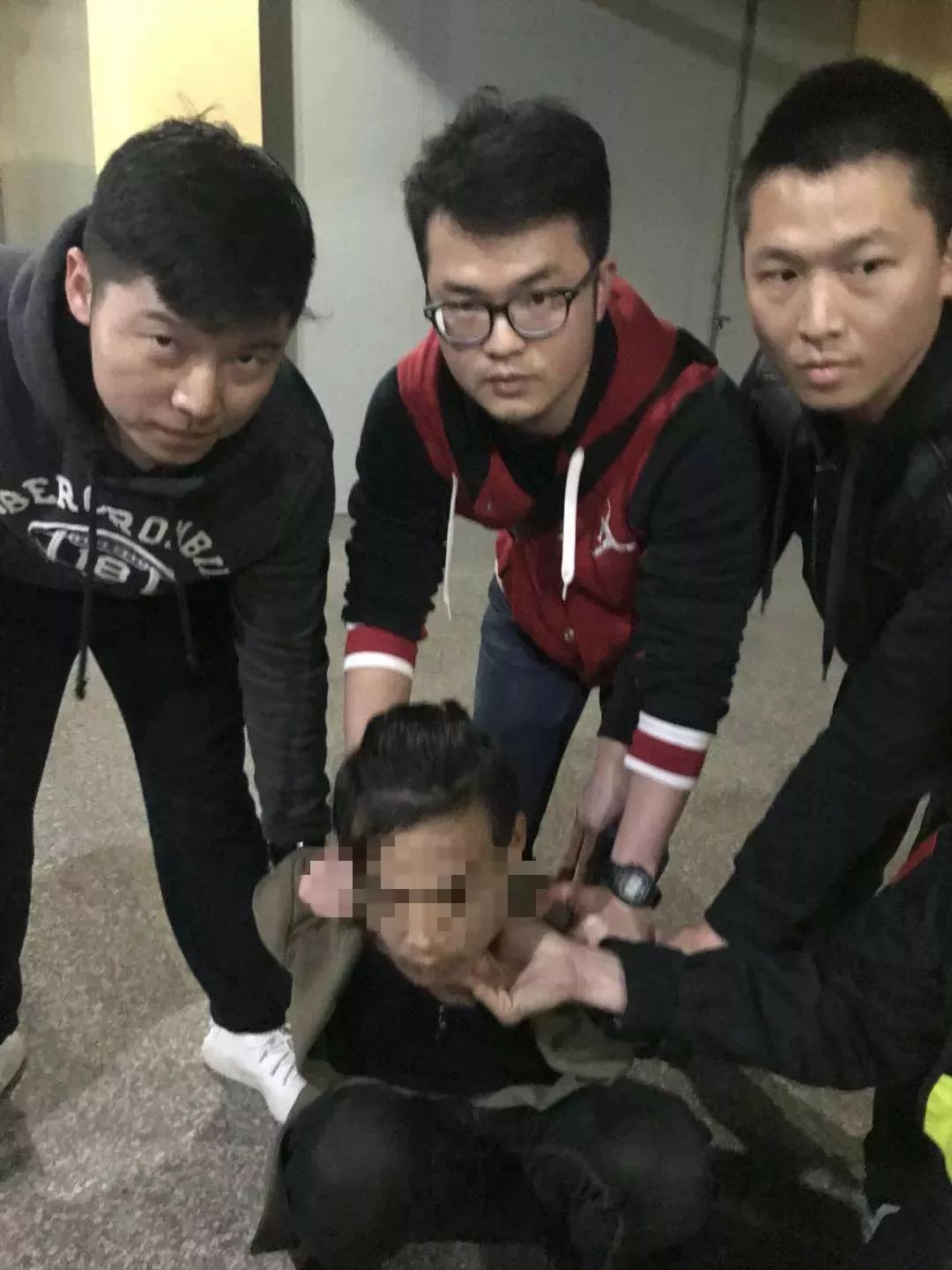 球队主教练遭遇抢劫，警方刑事侦查